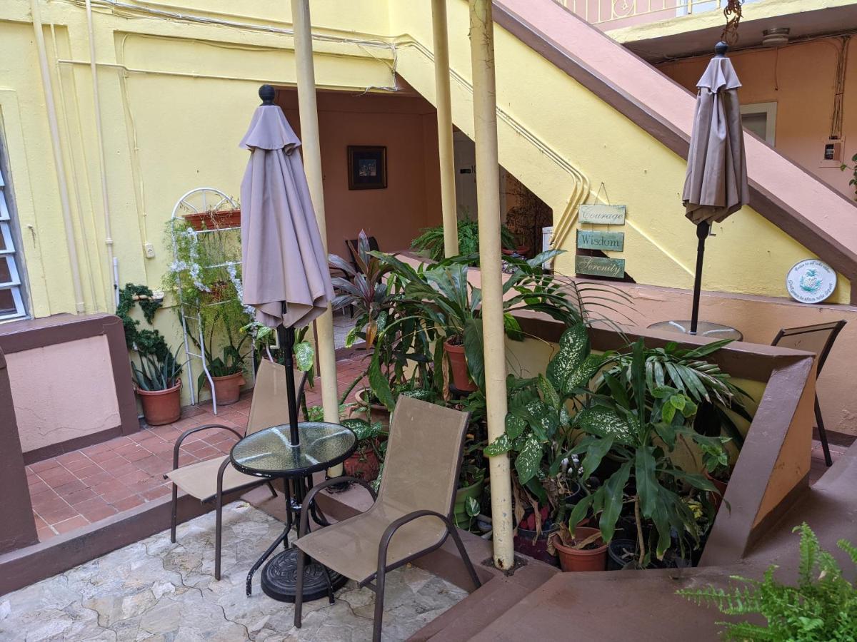 Midtown Guest House ชาร์ลอตต์อะมาลี ภายนอก รูปภาพ