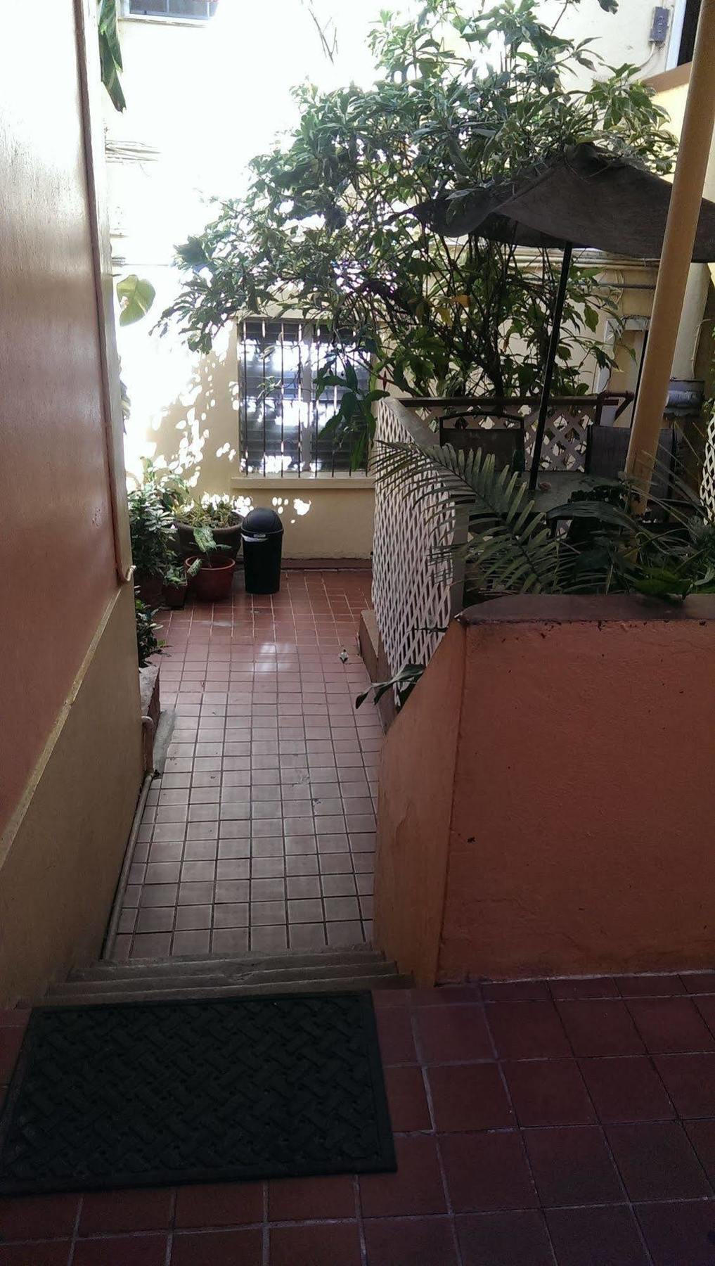 Midtown Guest House ชาร์ลอตต์อะมาลี ภายนอก รูปภาพ