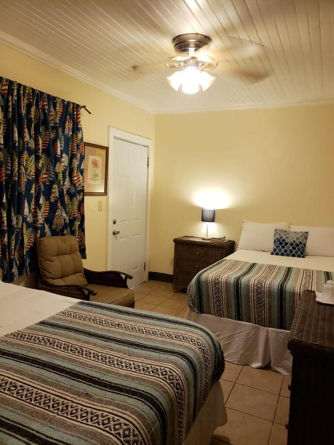 Midtown Guest House ชาร์ลอตต์อะมาลี ภายนอก รูปภาพ