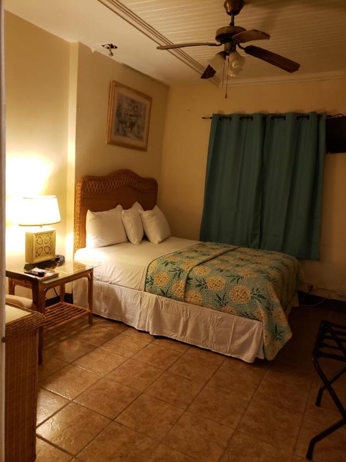 Midtown Guest House ชาร์ลอตต์อะมาลี ภายนอก รูปภาพ