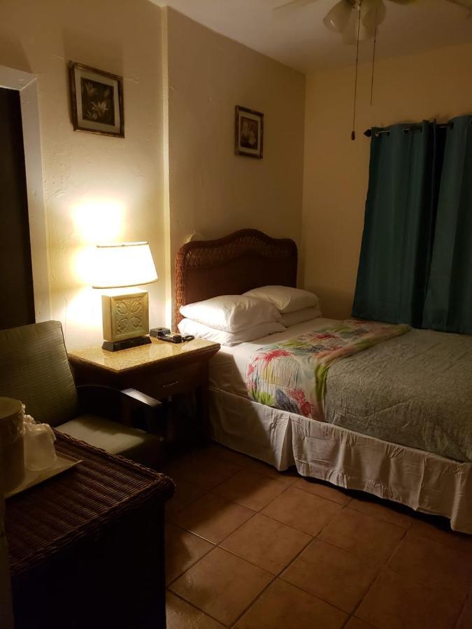 Midtown Guest House ชาร์ลอตต์อะมาลี ภายนอก รูปภาพ